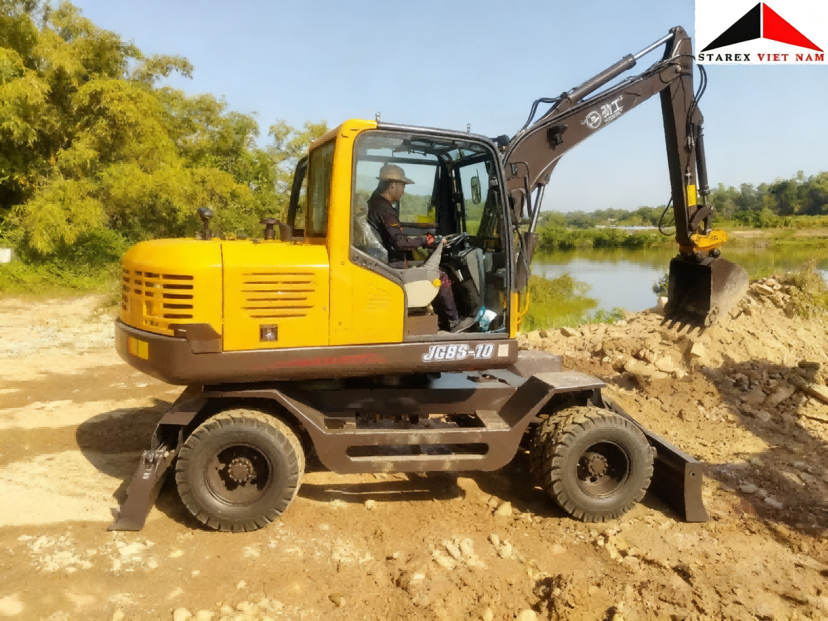 High-Efficiency JG80S 7.1T Compact Wheel Excavator with Auto Hydraulic Drive