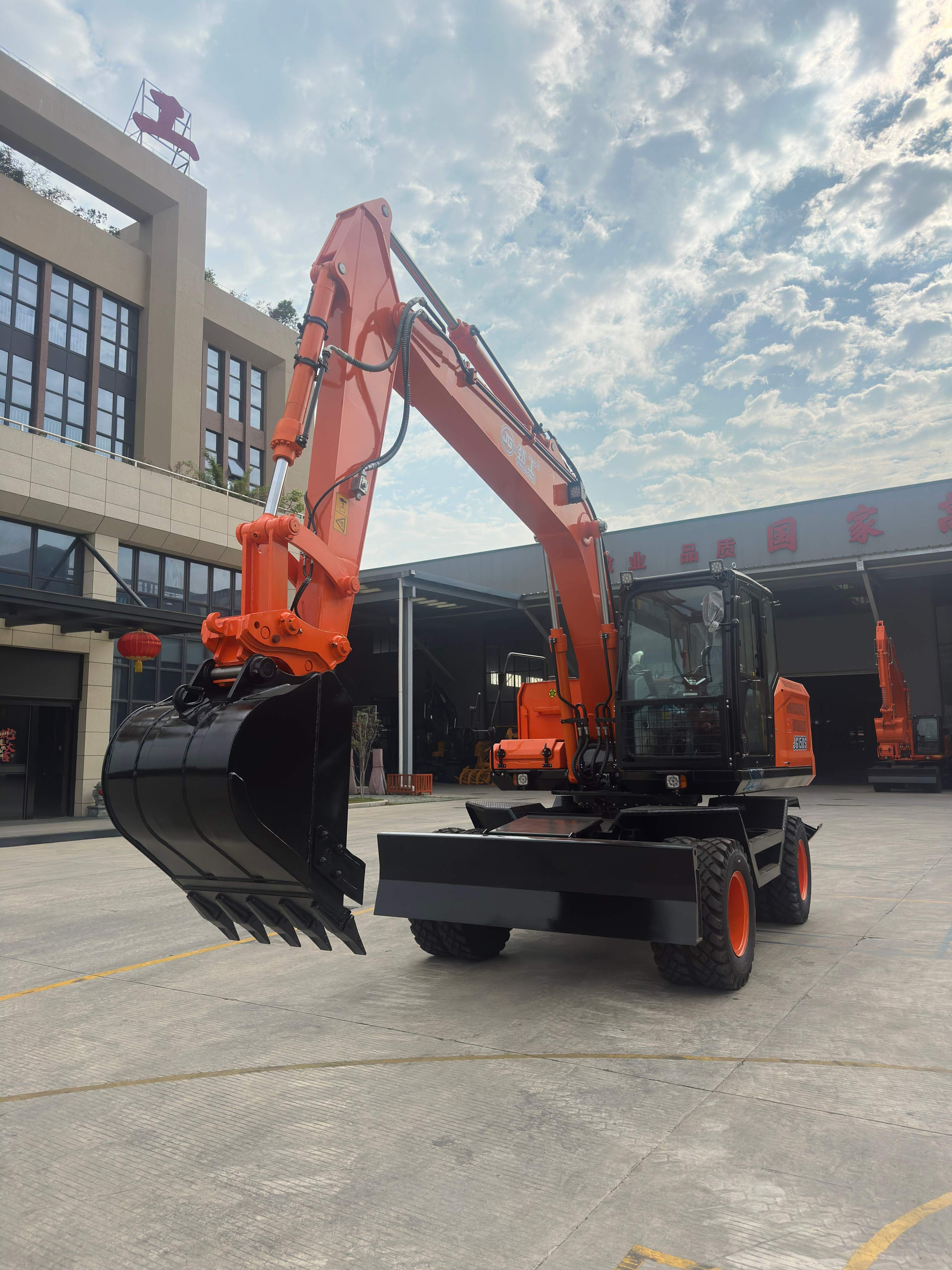 JG150S Wheeled Excavator, Heavy-Duty Machinery with Cummins Engine & 0.56m³ Bucket for Efficient Digging
