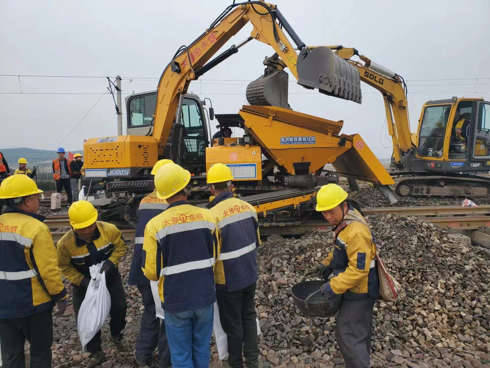 JG100SF Mixing Bin Distributor - Railway Track Maintenance Conveyance System