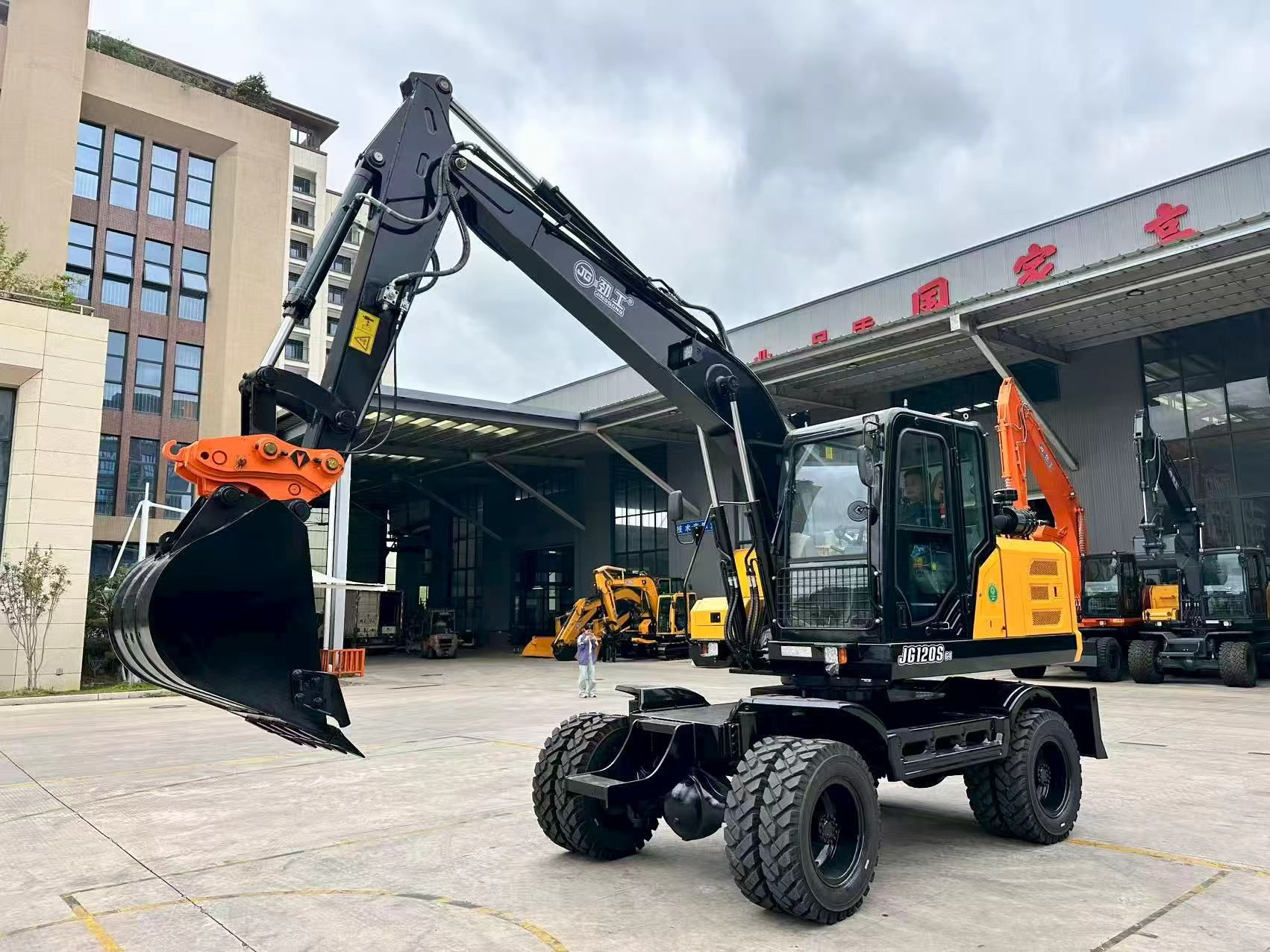 JG120S Wheeled Excavator, Customizable Construction Machinery with Yuchai Engine & 0.36m³ Bucket Capacity